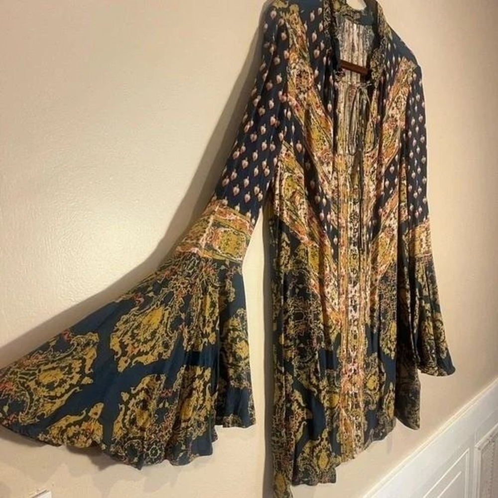 Free People Women Navy Mustard Paisley Print Bell Sleeve Tunic Top Small OB53980 - Picture 2 of 8